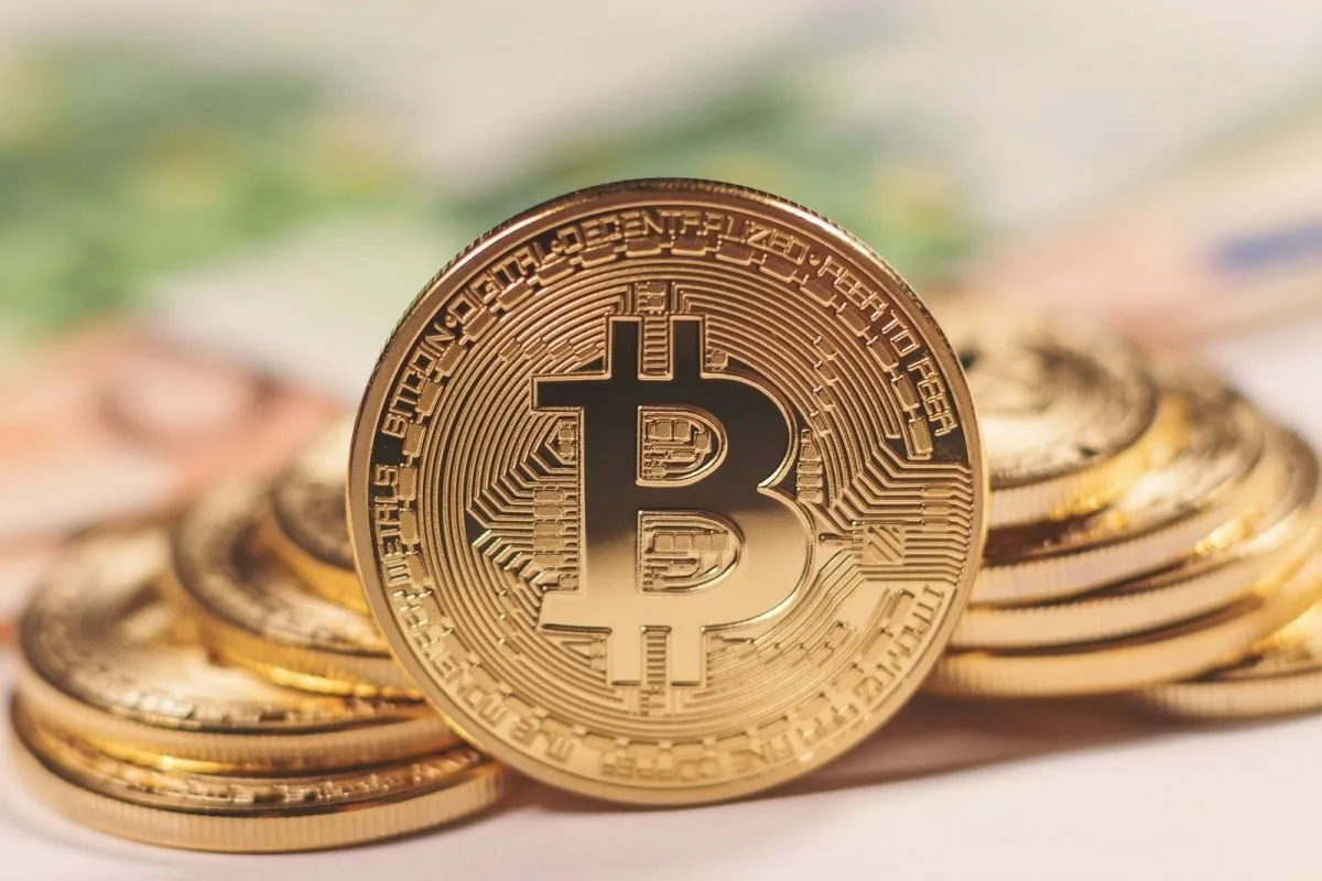 Bitcoin klesá: Čo tlačí na najpopulárnejšiu kryptomenu?