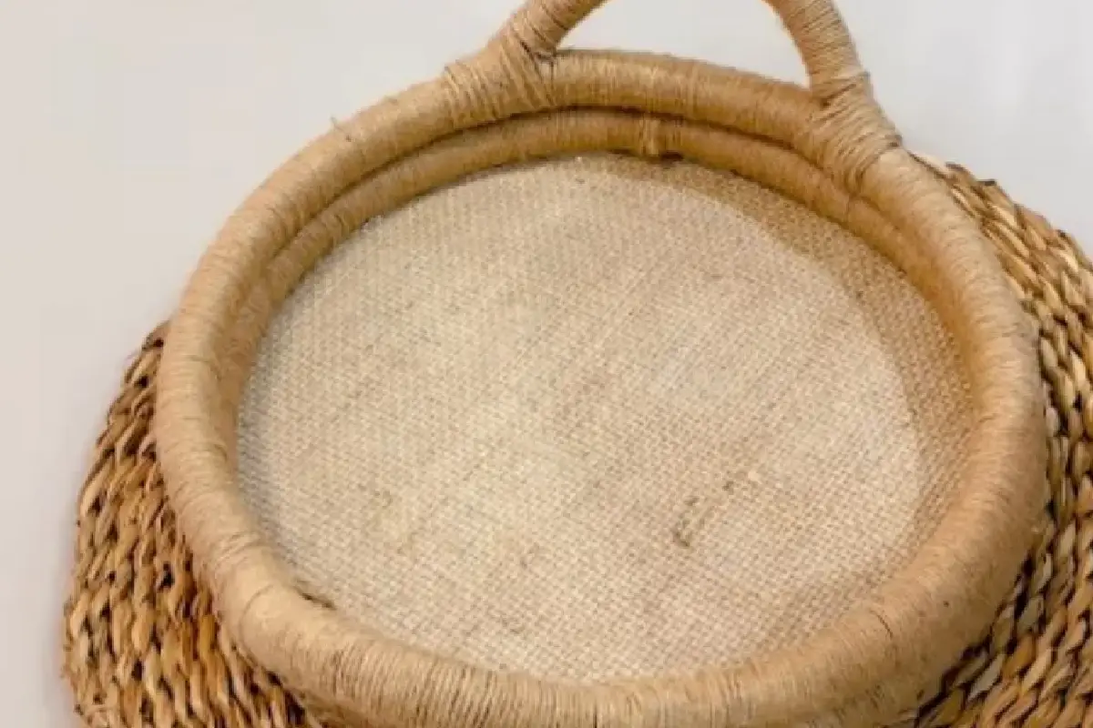 Premeňte starú hadicu na štýlovú boho tácku do obývačky