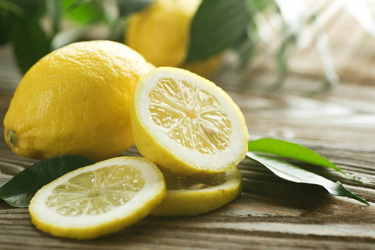 Pripravte si túto silnú zmes z 3 ingrediencií na spevnenie nechtov a ich zdravý lesk